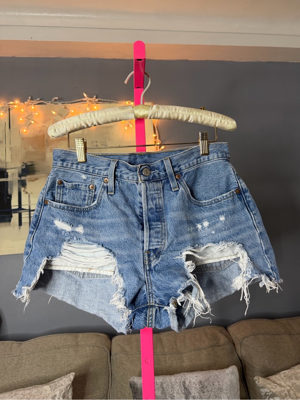 Levi’s 501 Distressed Cut Off Denim Shorts W28 Medium Wash Button Fly